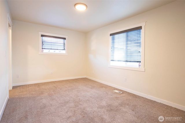 1204 4th Avenue SE, Puyallup, WA 98372