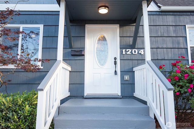 1204 4th Avenue SE, Puyallup, WA 98372