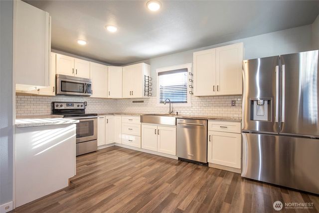 1204 4th Avenue SE, Puyallup, WA 98372
