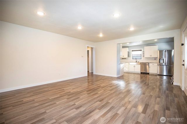 1204 4th Avenue SE, Puyallup, WA 98372