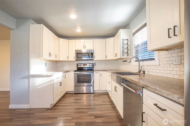 1204 4th Avenue SE, Puyallup, WA 98372