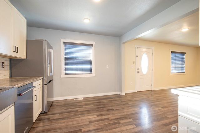 1204 4th Avenue SE, Puyallup, WA 98372