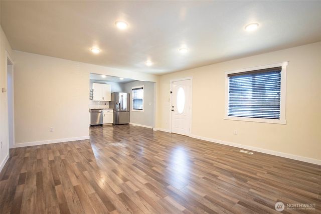 1204 4th Avenue SE, Puyallup, WA 98372