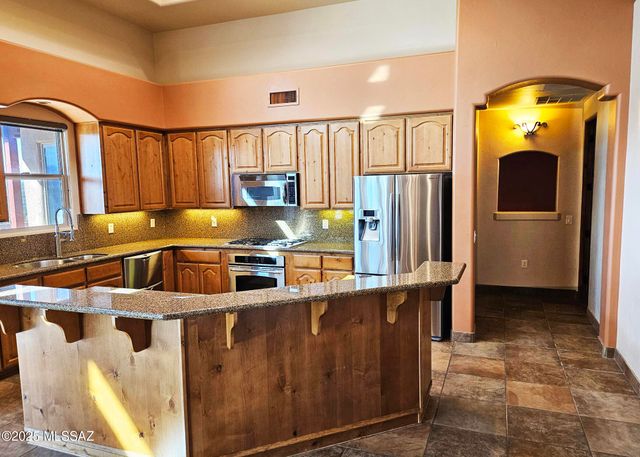 849 E Florida Saddle Drive, Green Valley, AZ 85614