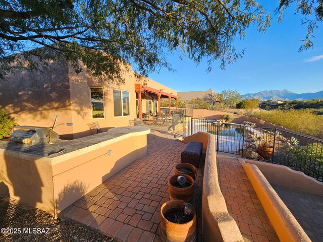 849 E Florida Saddle Drive, Green Valley, AZ 85614