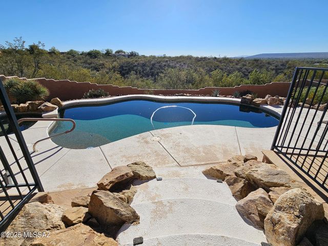 849 E Florida Saddle Drive, Green Valley, AZ 85614