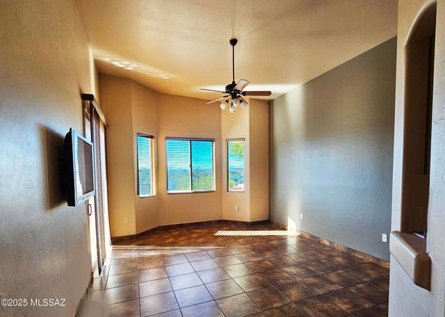 849 E Florida Saddle Drive, Green Valley, AZ 85614