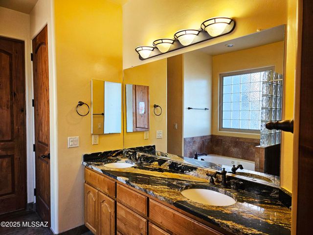 849 E Florida Saddle Drive, Green Valley, AZ 85614