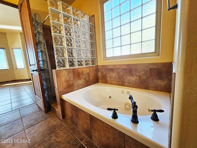 849 E Florida Saddle Drive, Green Valley, AZ 85614