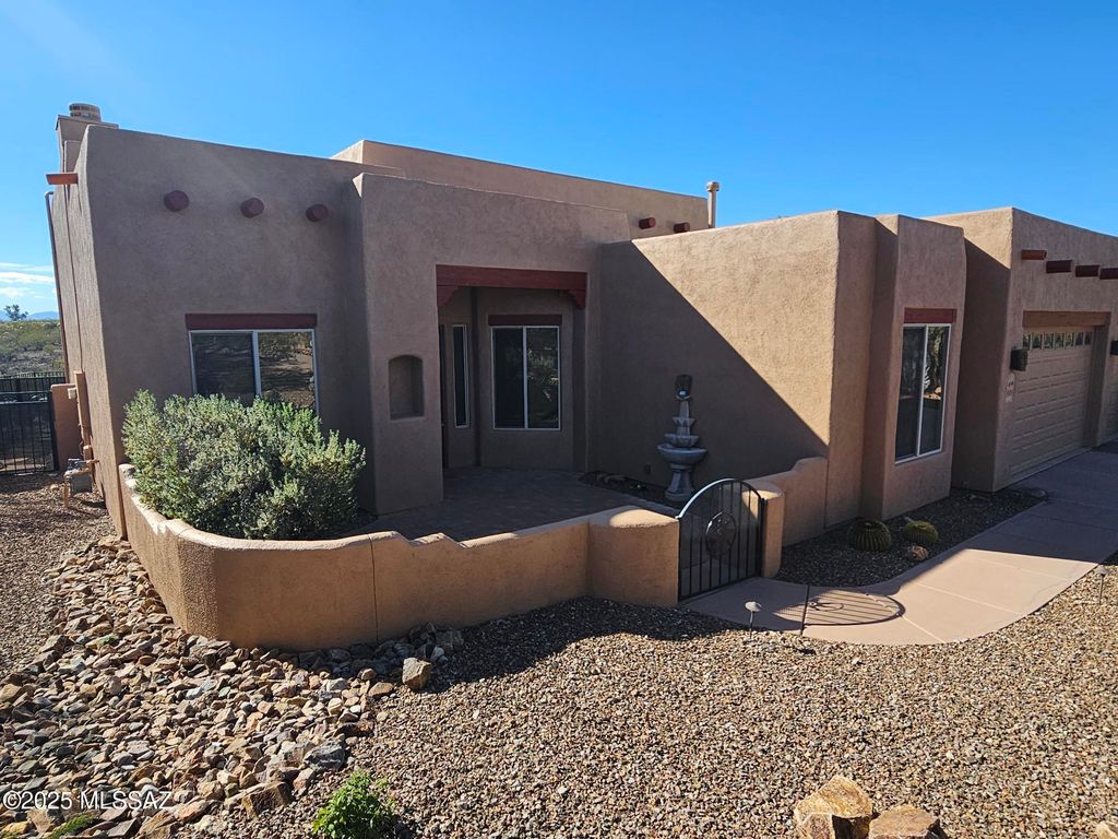 849 E Florida Saddle Drive, Green Valley, AZ 85614