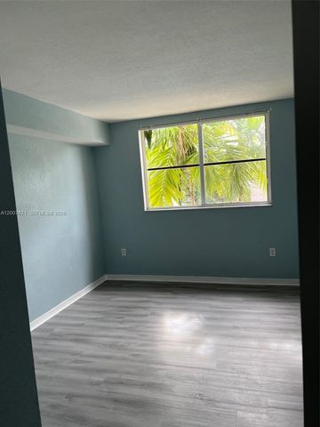 13780 NE 3rd Ct 207, North Miami, FL 33161