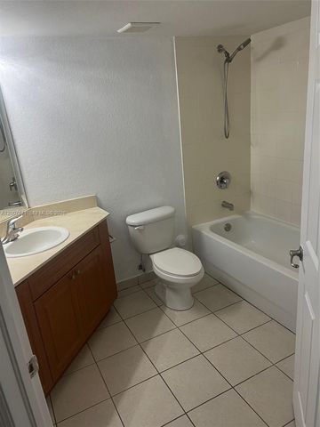 13780 NE 3rd Ct 207, North Miami, FL 33161