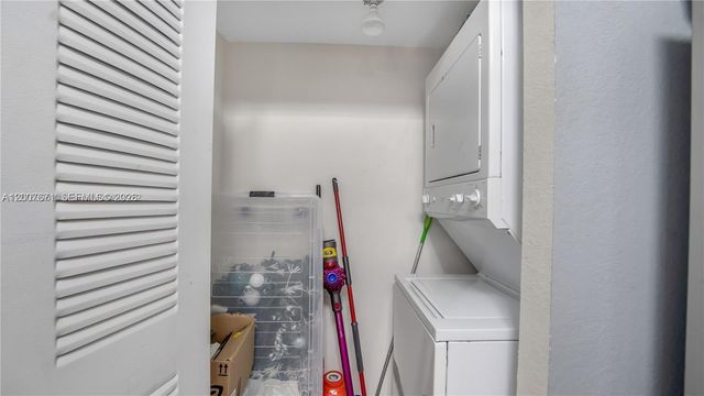13780 NE 3rd Ct 207, North Miami, FL 33161