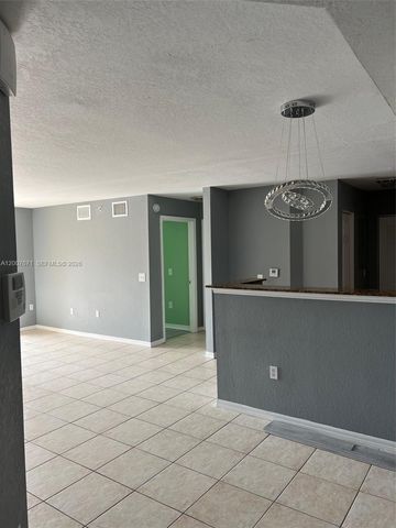 13780 NE 3rd Ct 207, North Miami, FL 33161