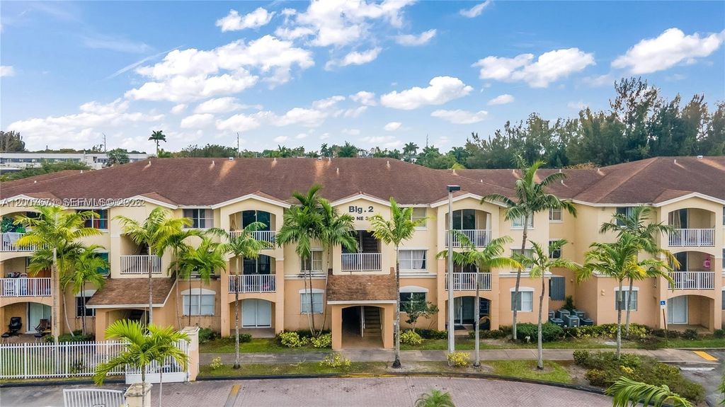 13780 NE 3rd Ct 207, North Miami, FL 33161