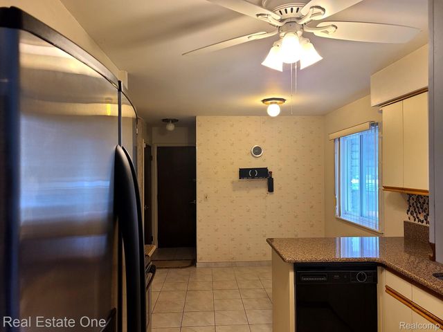 29540 Red Leaf Drive, Southfield, MI 48076