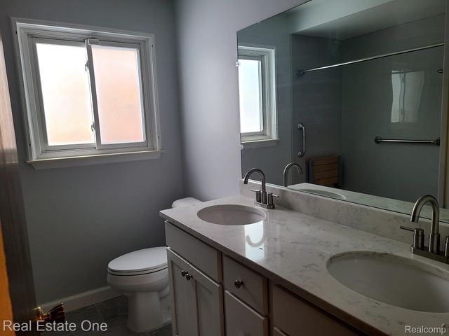 29540 Red Leaf Drive, Southfield, MI 48076