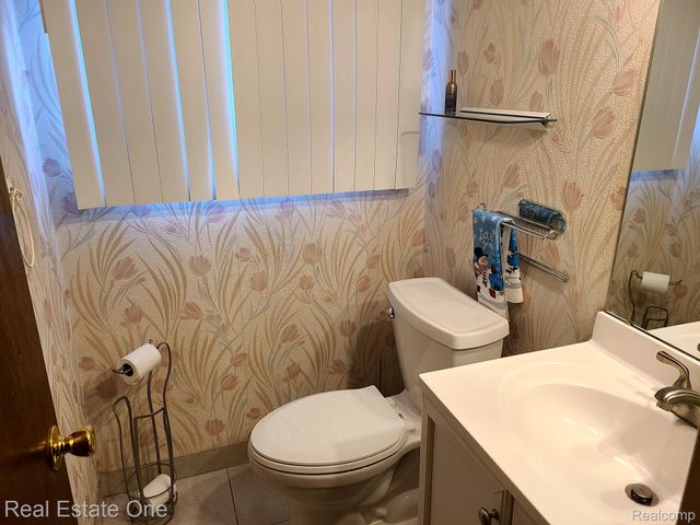 29540 Red Leaf Drive, Southfield, MI 48076