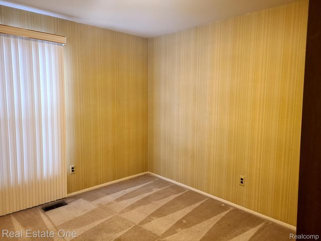 29540 Red Leaf Drive, Southfield, MI 48076