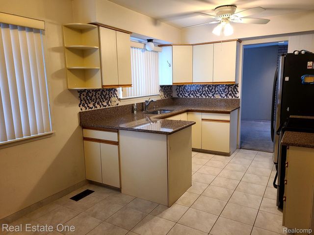 29540 Red Leaf Drive, Southfield, MI 48076