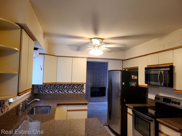 29540 Red Leaf Drive, Southfield, MI 48076