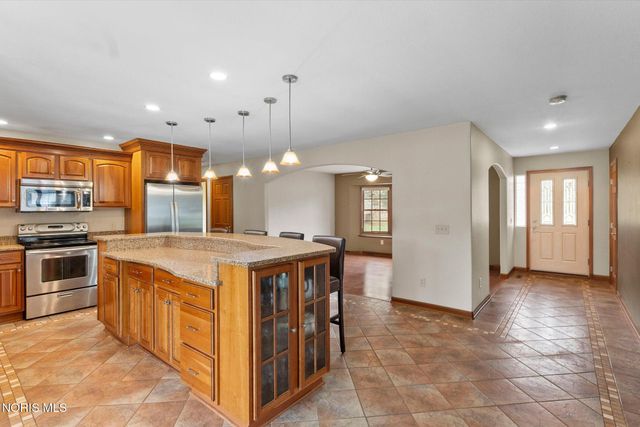 1610 Berkey Road, Swanton, OH 43558