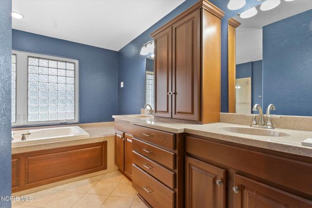 1610 Berkey Road, Swanton, OH 43558