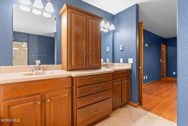 1610 Berkey Road, Swanton, OH 43558