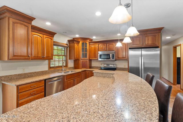 1610 Berkey Road, Swanton, OH 43558