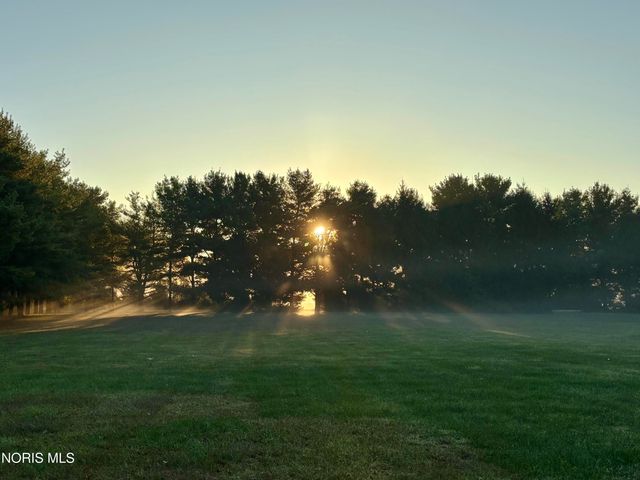 1610 Berkey Road, Swanton, OH 43558