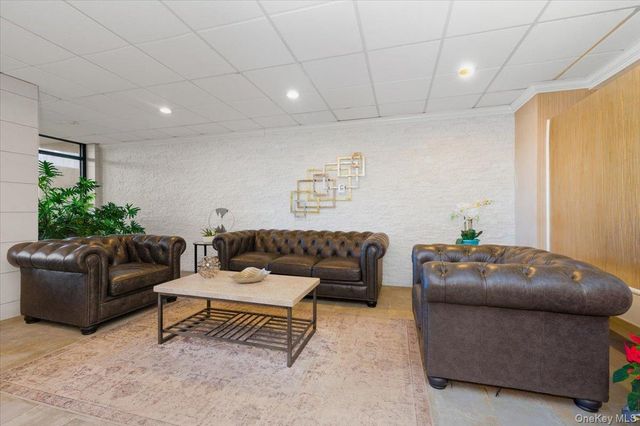 740 E Broadway 2J, Long Beach, NY 11561