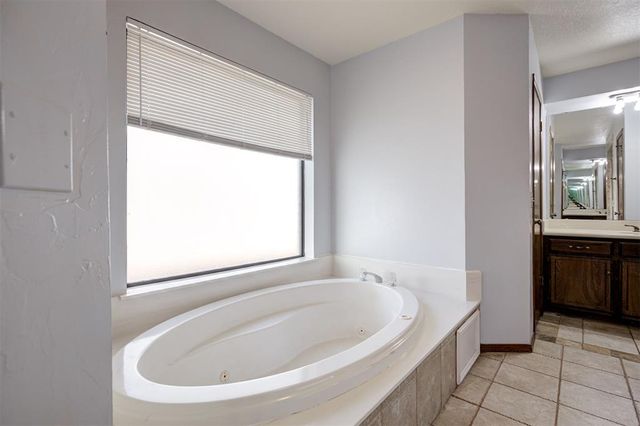 6708 Basswood Canyon Road, Oklahoma City, OK 73162