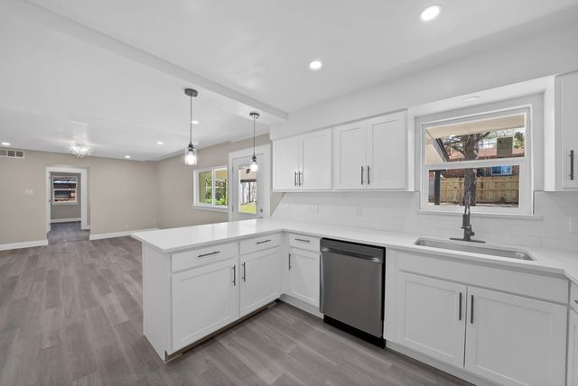 1122 Pinedale Lane, Dallas, TX 75241