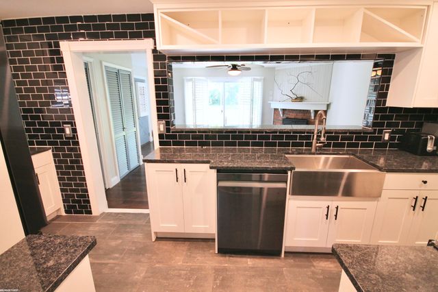 48 W Burdick Street, Oxford, MI 48371