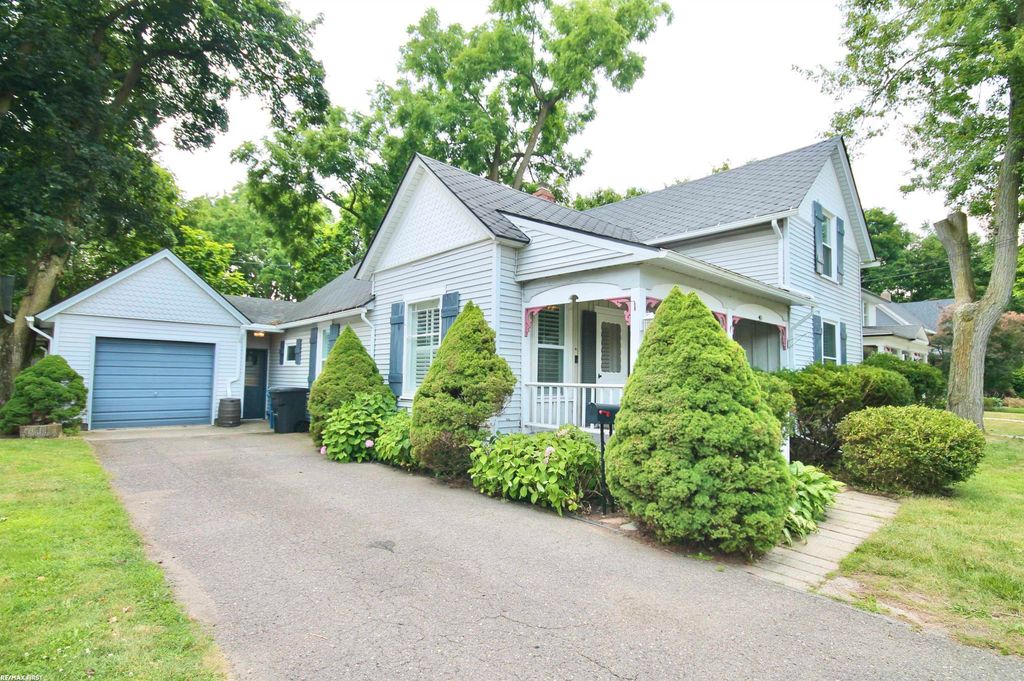 48 W Burdick Street, Oxford, MI 48371