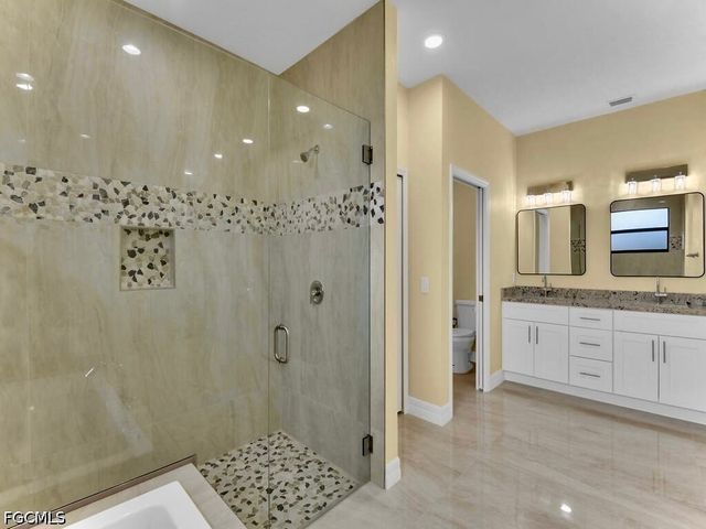 637 Cardinal ST E, Lehigh Acres, FL 33974