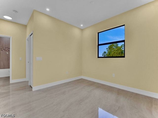 637 Cardinal ST E, Lehigh Acres, FL 33974