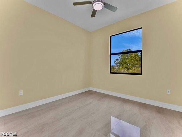 637 Cardinal ST E, Lehigh Acres, FL 33974