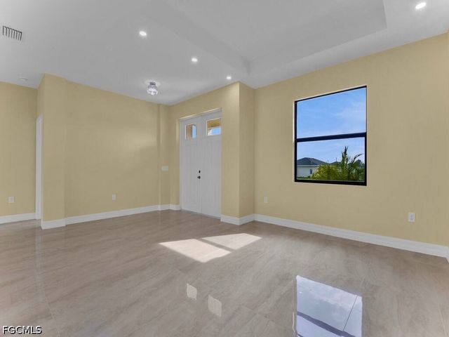 637 Cardinal ST E, Lehigh Acres, FL 33974