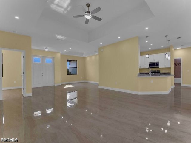 637 Cardinal ST E, Lehigh Acres, FL 33974