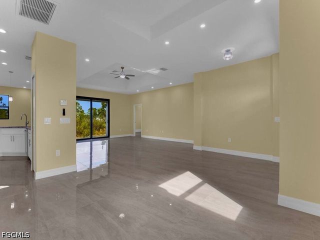 637 Cardinal ST E, Lehigh Acres, FL 33974