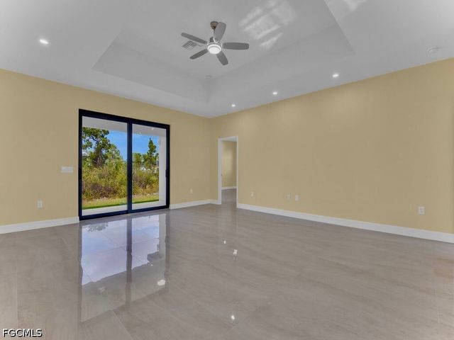 637 Cardinal ST E, Lehigh Acres, FL 33974