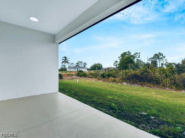 637 Cardinal ST E, Lehigh Acres, FL 33974