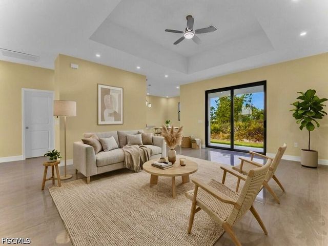 637 Cardinal ST E, Lehigh Acres, FL 33974