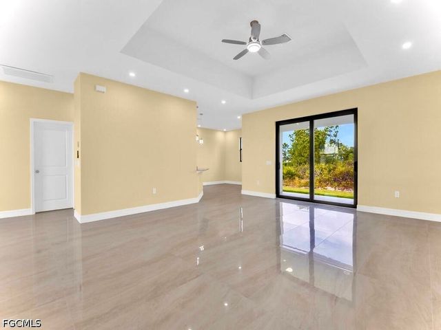 637 Cardinal ST E, Lehigh Acres, FL 33974