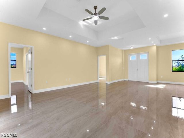 637 Cardinal ST E, Lehigh Acres, FL 33974