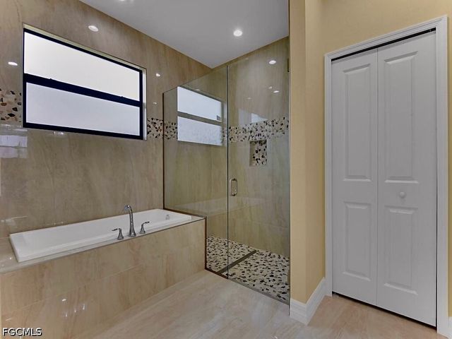 637 Cardinal ST E, Lehigh Acres, FL 33974