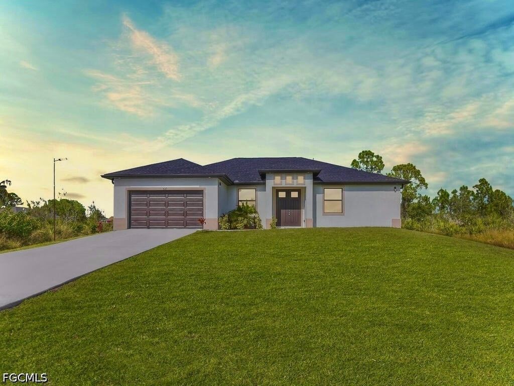 637 Cardinal ST E, Lehigh Acres, FL 33974