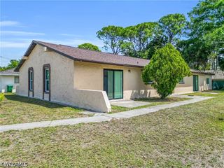 421/423 SE 24th AVE, Cape Coral, FL 33990