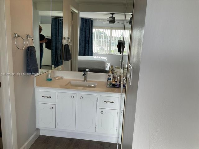 9201 Sunrise Lakes Blvd 205, Sunrise, FL 33322